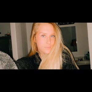 Meet your Posher, Abigail